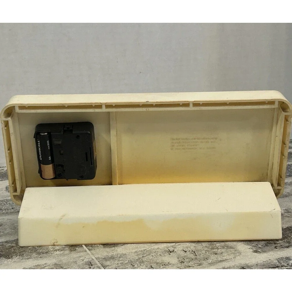 Vintage Southern Comfort Desk Clock Cream & Black Brand Logo Battery Operated